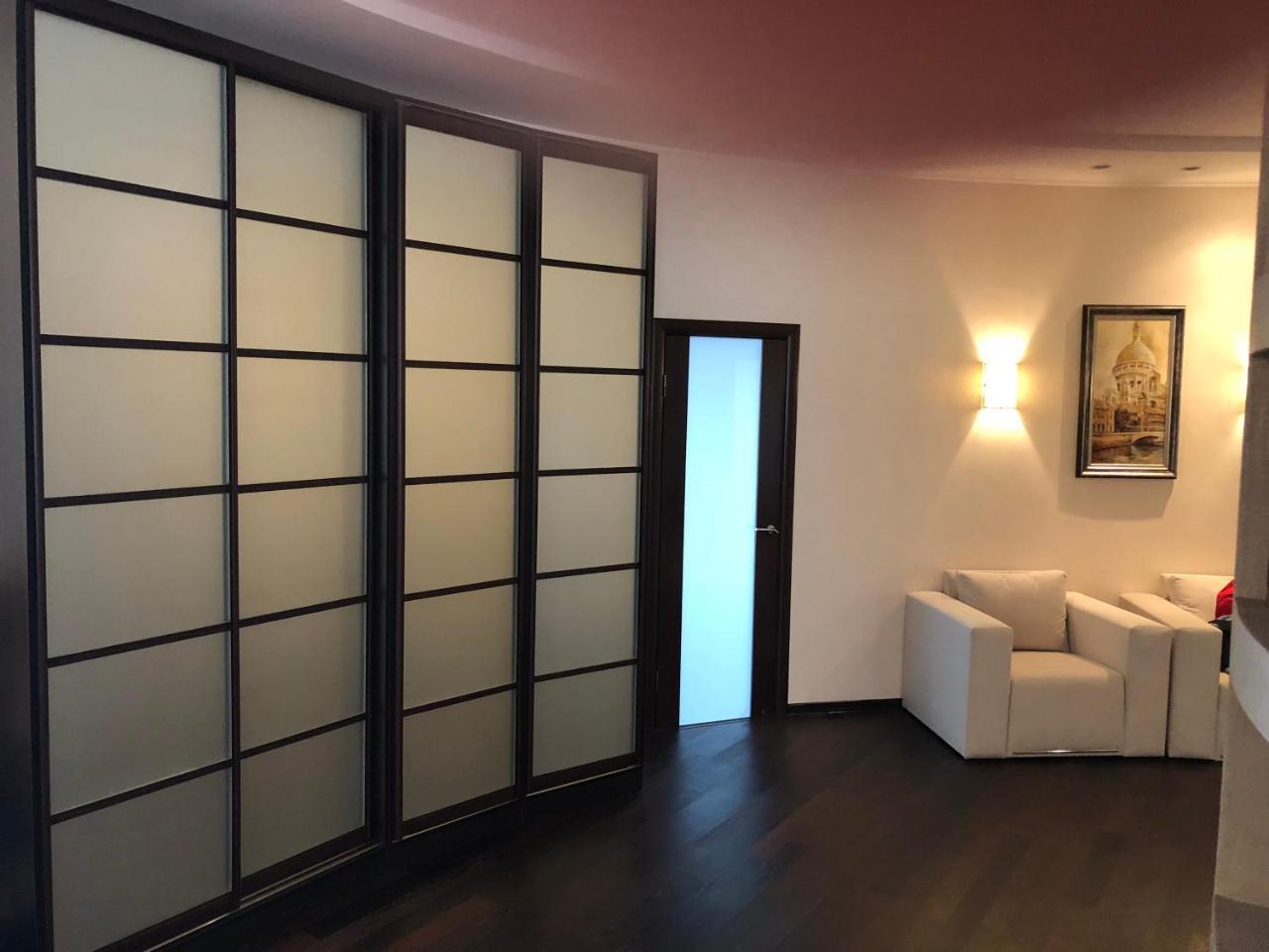 Cozy In A New Building Close To The Downtown *