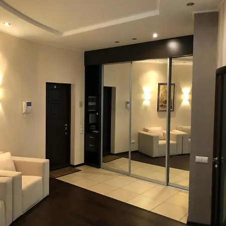 Cozy Apartment In A New Building Close To The Downtown Kyiv Exterior photo