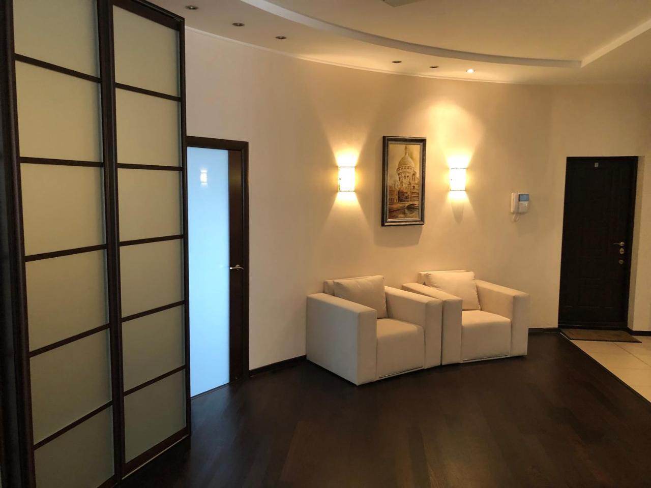 Cozy In A New Building Close To The Downtown Apartment Kyiv