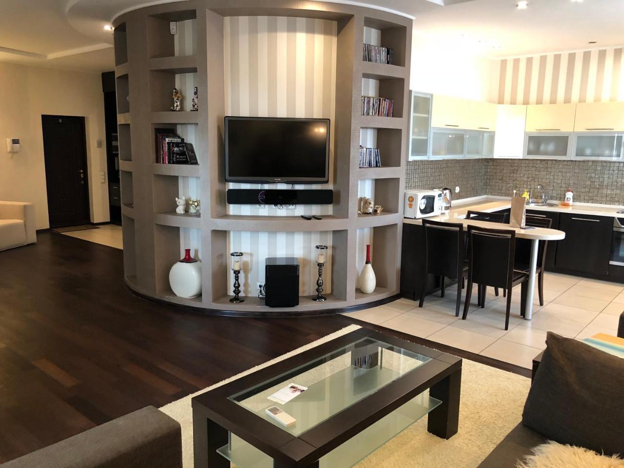 Cozy In A New Building Close To The Downtown Apartment Kyiv
