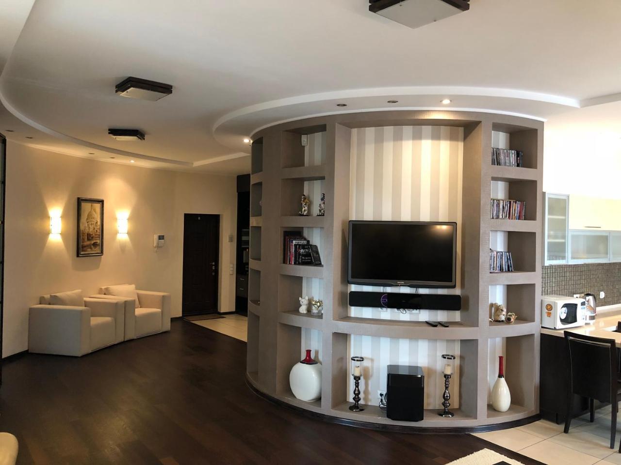Cozy In A New Building Close To The Downtown