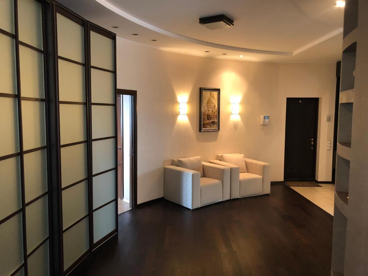 Cozy In A New Building Close To The Downtown Apartment *
