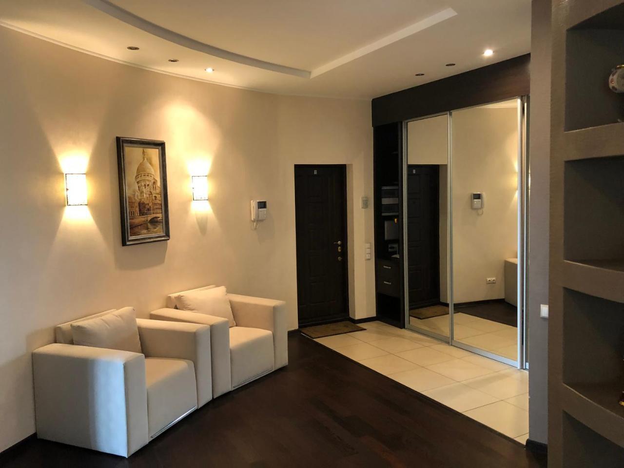 Cozy In A New Building Close To The Downtown *